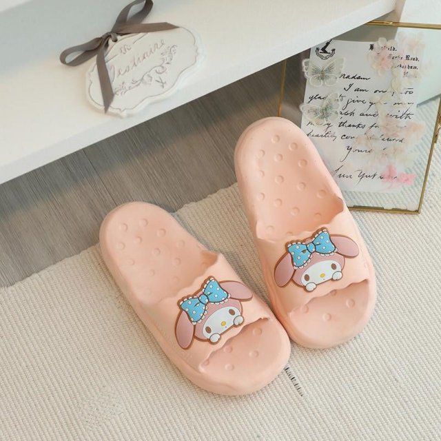 Venta al por mayor 2023 sandalias de verano Sanrio Kuromi My Melody Sanrio diapositivas EVA zapatillas playa sandalias al aire libre para mujeres