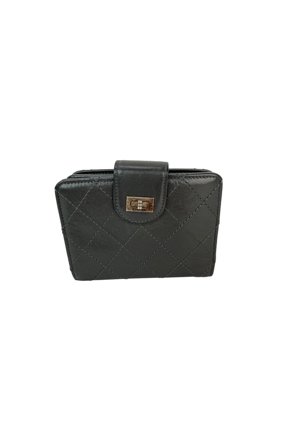 Pre-Owned Chanel aged calfskin 2.55 Reissue Zip Gray Compact Wallet