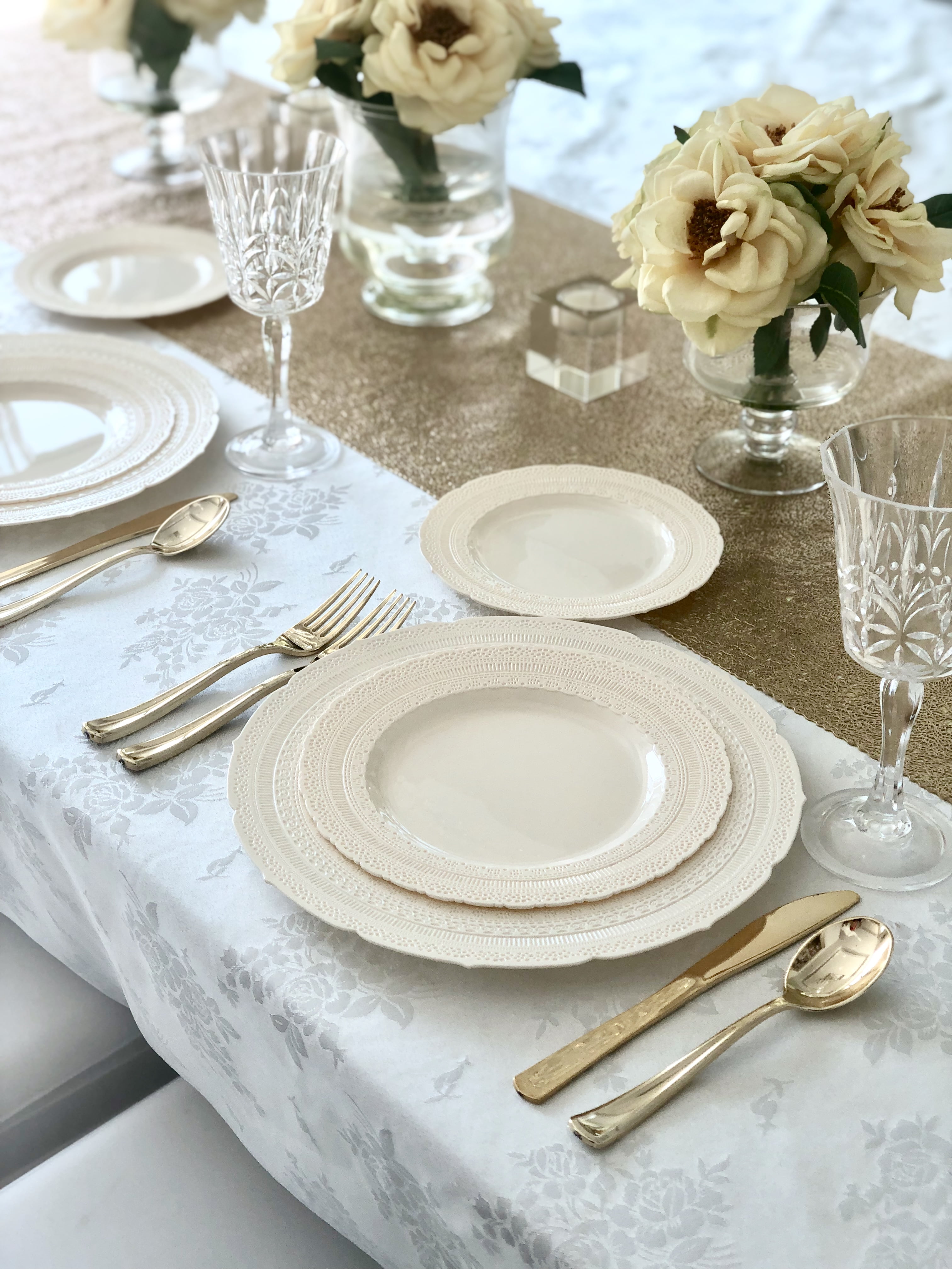 " OCCASIONS " 120 Plates Pack,(60 Guests) Extra Heavyweight Vintage Wedding Disposable / Reusable Plastic Plates 60 x 11'' Dinner + 60 x 8.25'' Salad / Dessert Plate (Chateau Ivory)