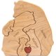 thumbnail image 1 of Adorno de Oso de Madera Personalizado XINYU Escultura de Oso con 2 a 8 Nombres de Familia, 1 of 7