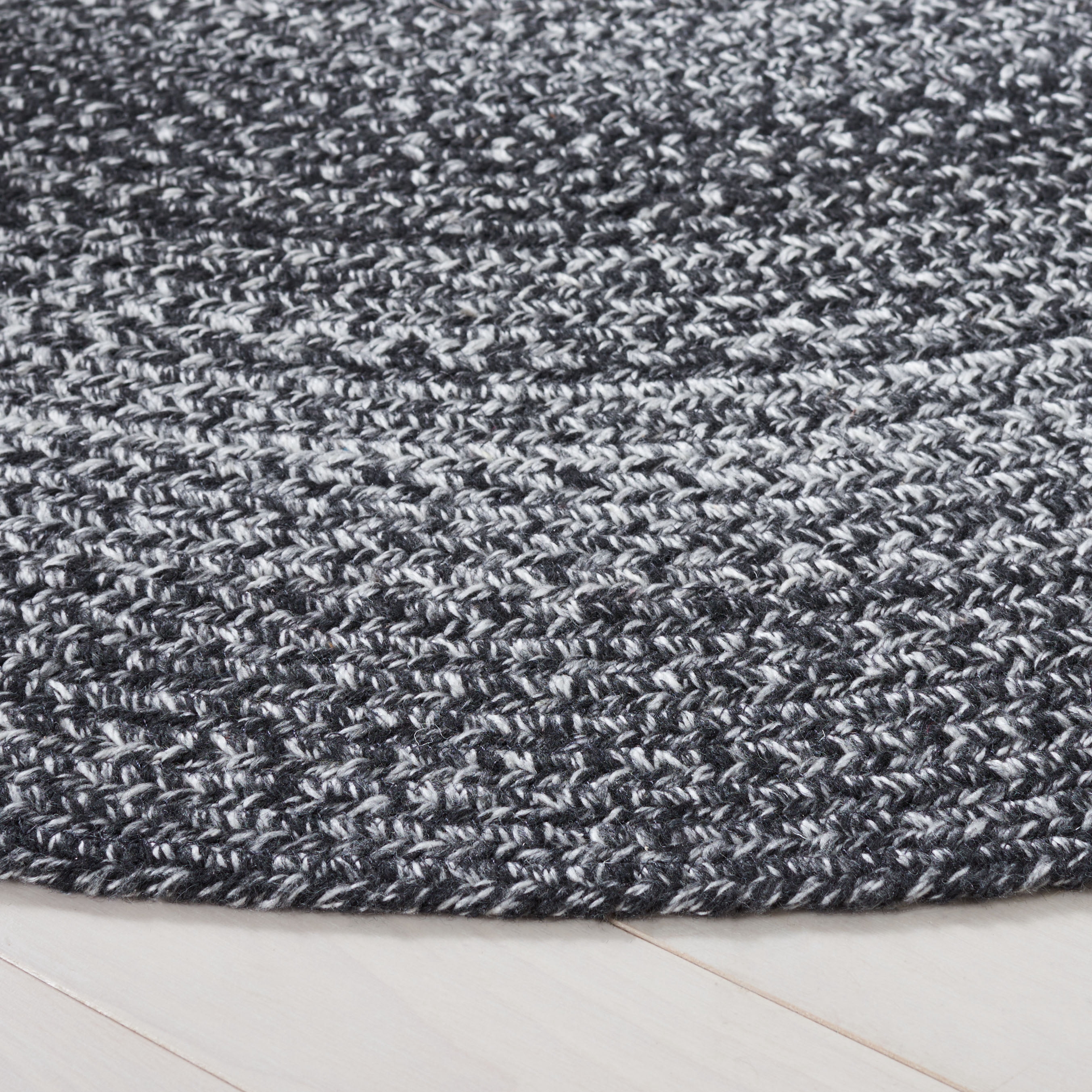 SAFAVIEH Braided Lyla Solid Polyester Reversible Area Rug, Black/Ivory, 4' x 4' Round