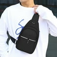 thumbnail image 4 of Bolso Bandolera Tipo Pecho | Tela Oxford Negra | Correa Ajustable y Orificio para Auriculares | Ligero y Versátil | 30 X 17 X 6 Cm | 1 Unidad, 4 of 6