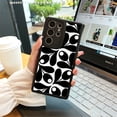 thumbnail image 4 of Mejore la apariencia de su iPhone con un vibrante diseño de dibujos animados y una funda plateada mate de doble capa para teléfono, 4 of 4