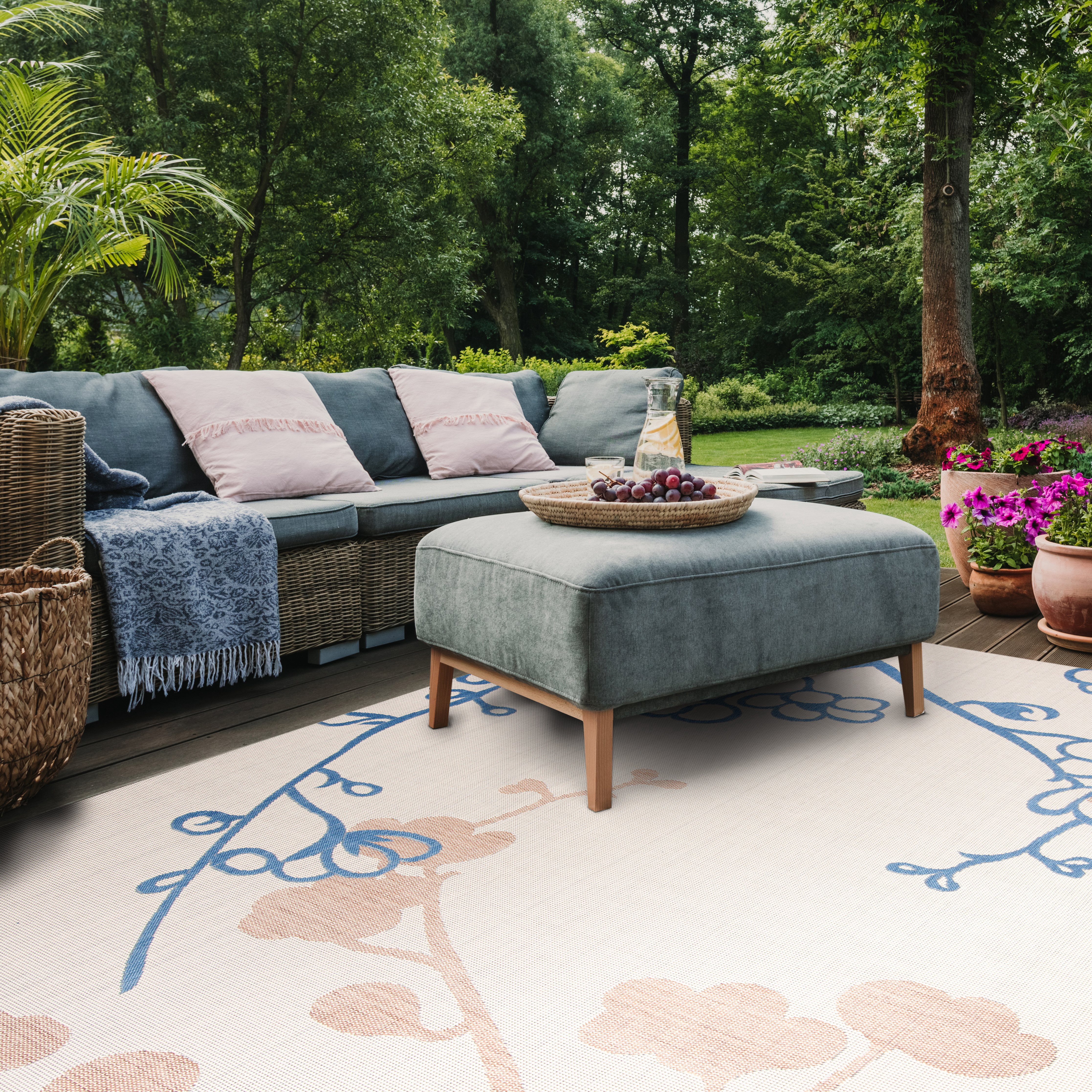 SAFAVIEH Courtyard Christian Floral Indoor/Outdoor Area Rug, Natural Brown/Blue, 4' x 5'7"
