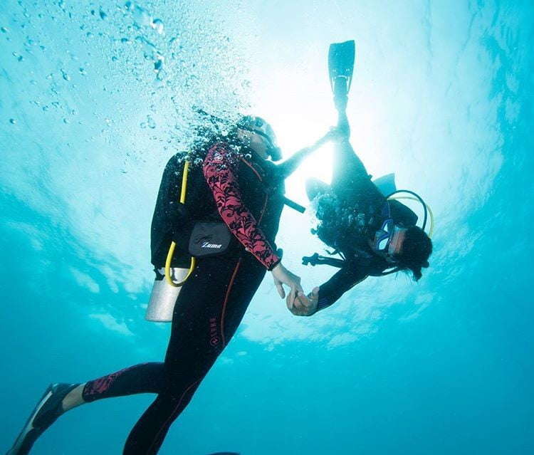 38238円 卓越 Aqua Lung HydroFlex 3mm Women#039;s Wetsuit 4 Black Coral