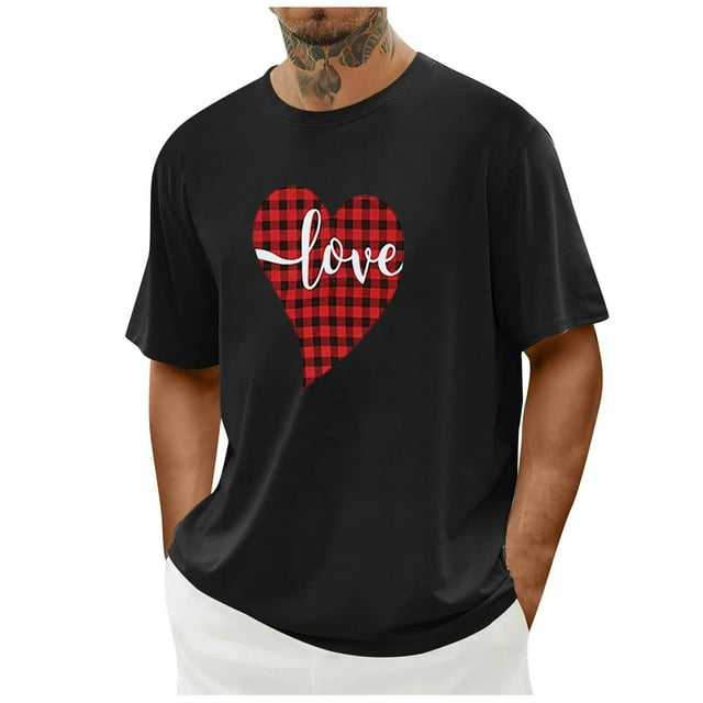 Tops para hombre, blusas y camisas de cuello redondo y manga corta para hombre. Camiseta/camisa informal de cuello redondo y manga corta con estampado de corazones para hombre. Tops de poliéster para