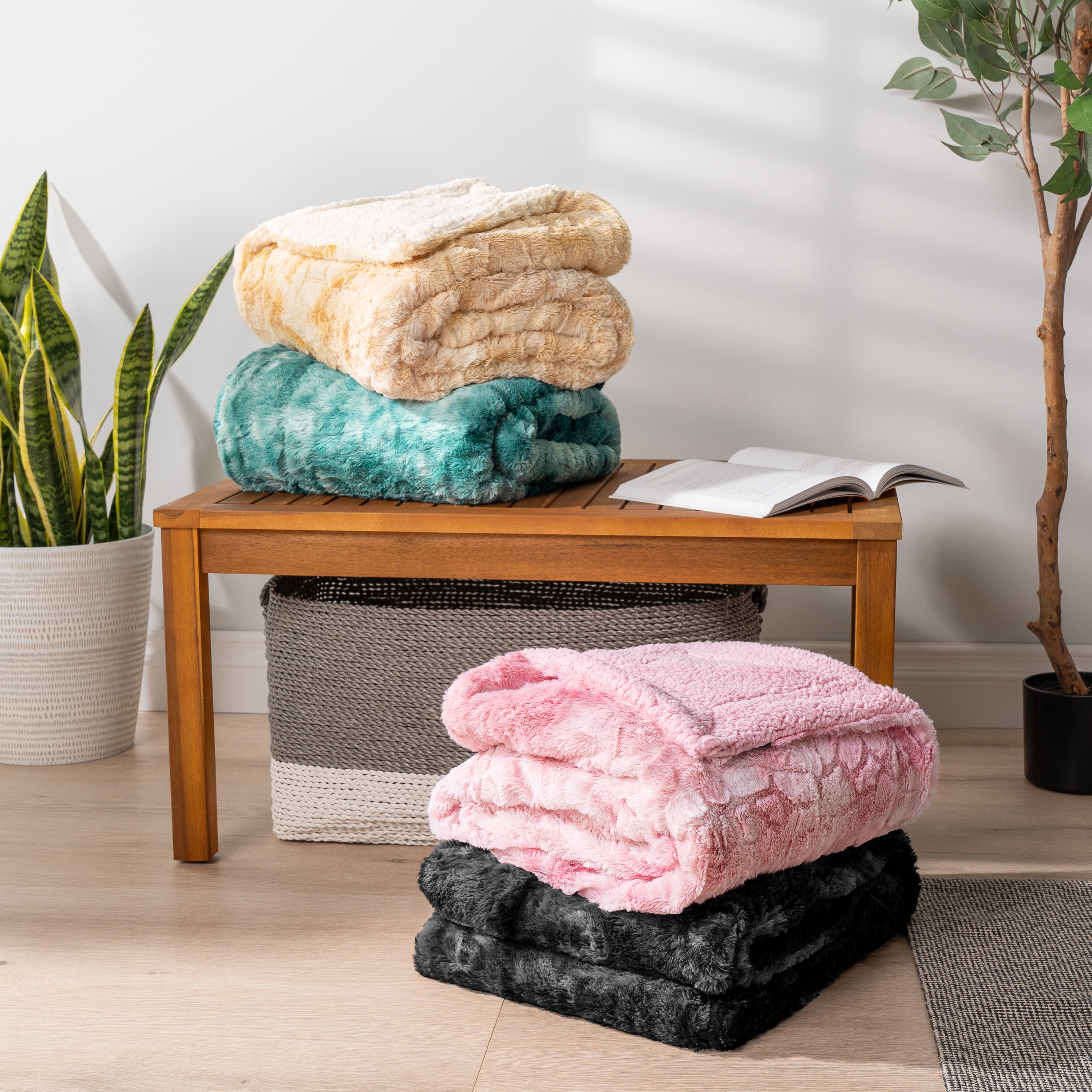 PAVILIA Faux Fur Queen Bed Blanket Tie-Dye Black, Soft Fuzzy Warm Sherpa Blanket for Bed, Fluffy Plush Thick Fleece Blanket for Couch Sofa, Reversible Furry Shaggy Large Blanket, Black 90x90