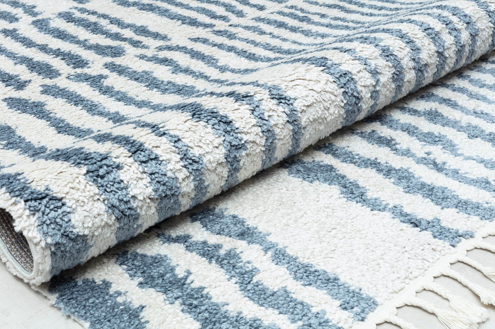 Rugs America BT30B Winter's Eve Geometric/Stripe Modern White Area Rug, 2'6" x 8'