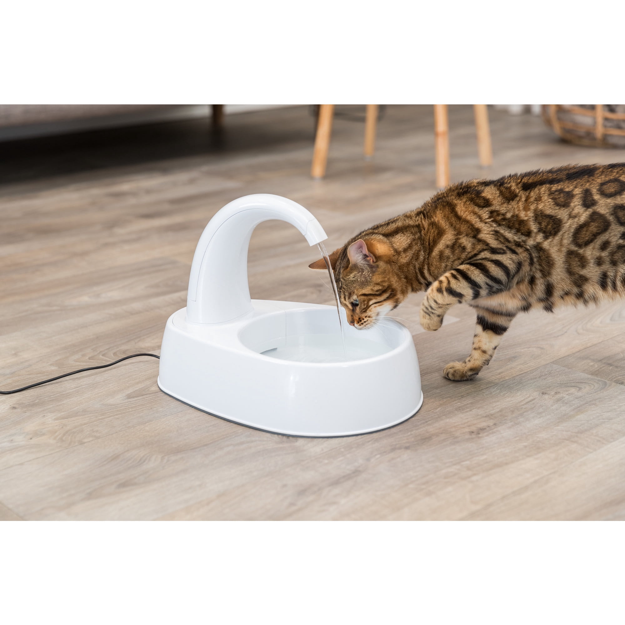 TRIXIE Curved Stream 84.5oz Drinking Fountain for Cats and Dogs, Large Pet Water Fountain
