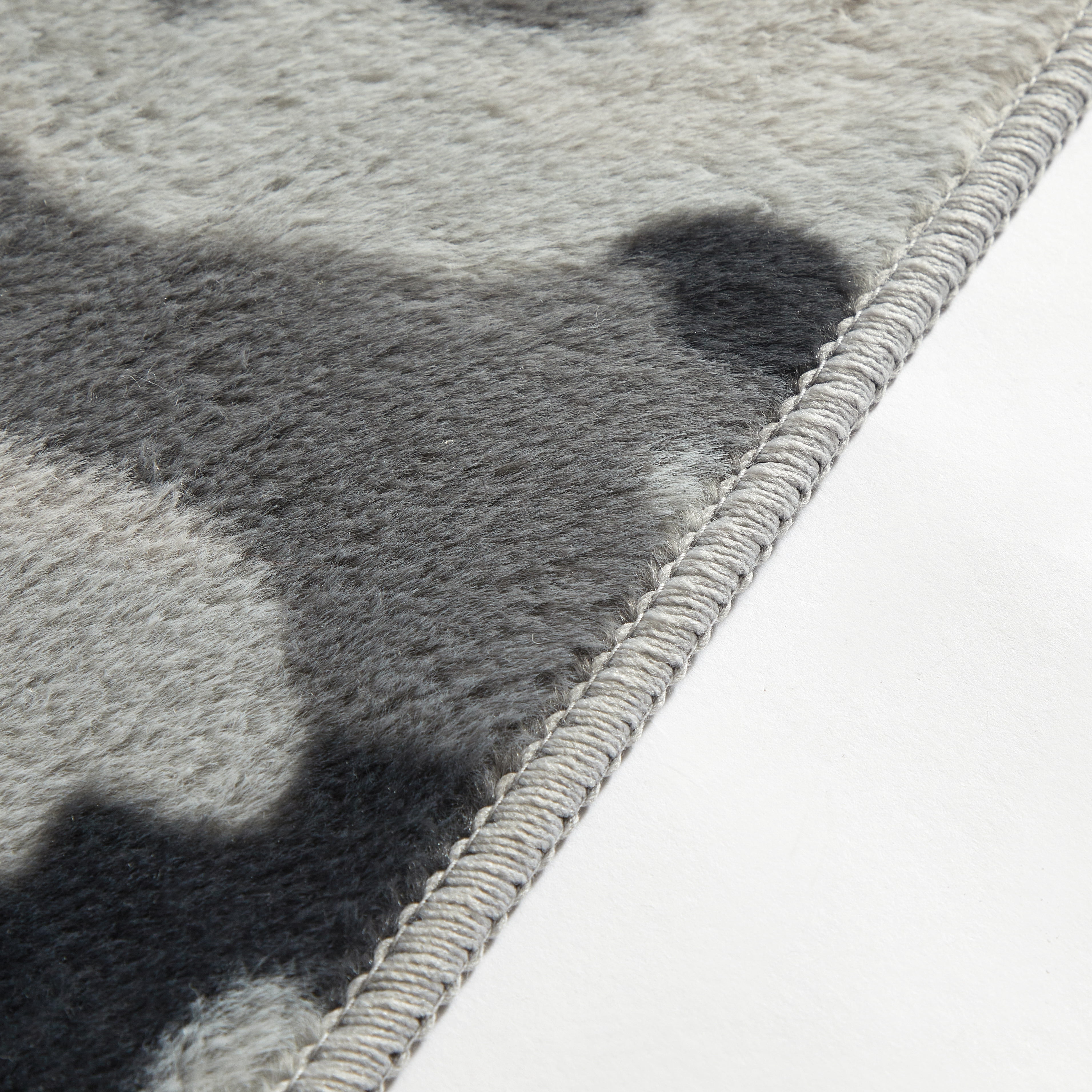Mainstays Black & Grey Camouflage Rug For Adults, 30"x46"