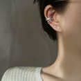 thumbnail image 2 of Pendientes de diamantes falsos estilo europeo y americano con clip de hueso de oreja de diamante en forma de fila, clip de oreja de cruz de onda de circonita sin orejas perforadas, 2 of 6