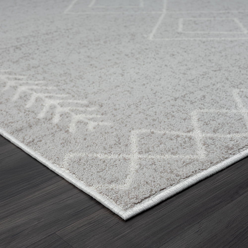 LR Home and Evette Rios Carmen 5' x 7' Gray/White Diamond Stain Resistant Indoor Area Rug