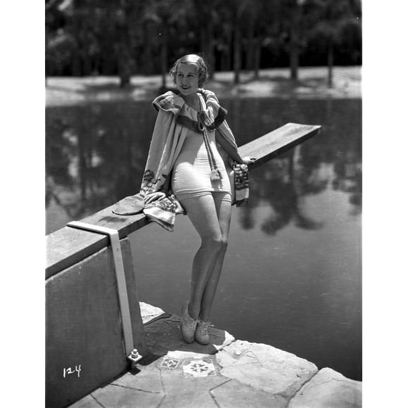 Tobin Genevine Assis sur une Photo Imprimée sur un Plongeoir (24 x 30)