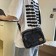 thumbnail image 3 of Bolso Bandolera Denim Casual Con Correa Ajustable para Mujer, 3 of 7