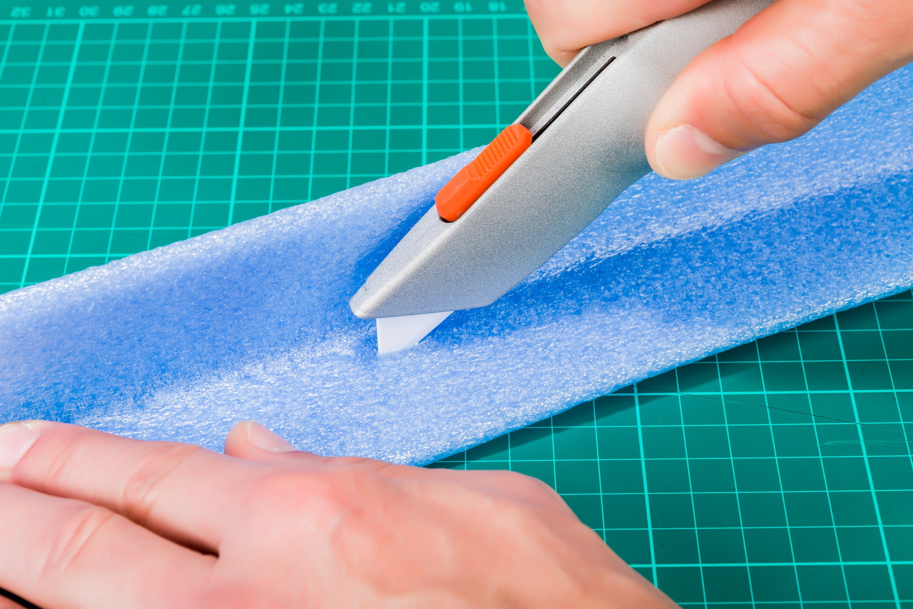Slice 10490 Utility Knife | Finger Friendly Ceramic, 3 Cutting Depths, Heavy Metal Handle | Comfortable Grip, Blade Garage, Ambidextrous