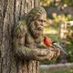 thumbnail image 2 of Comedero para pájaros Sasquatch de resina, escultura de Sasquatch, comedero para exteriores, esqueleto decorativo para pájaros, para árbol, patio, jardín, decoración artística., 2 of 8