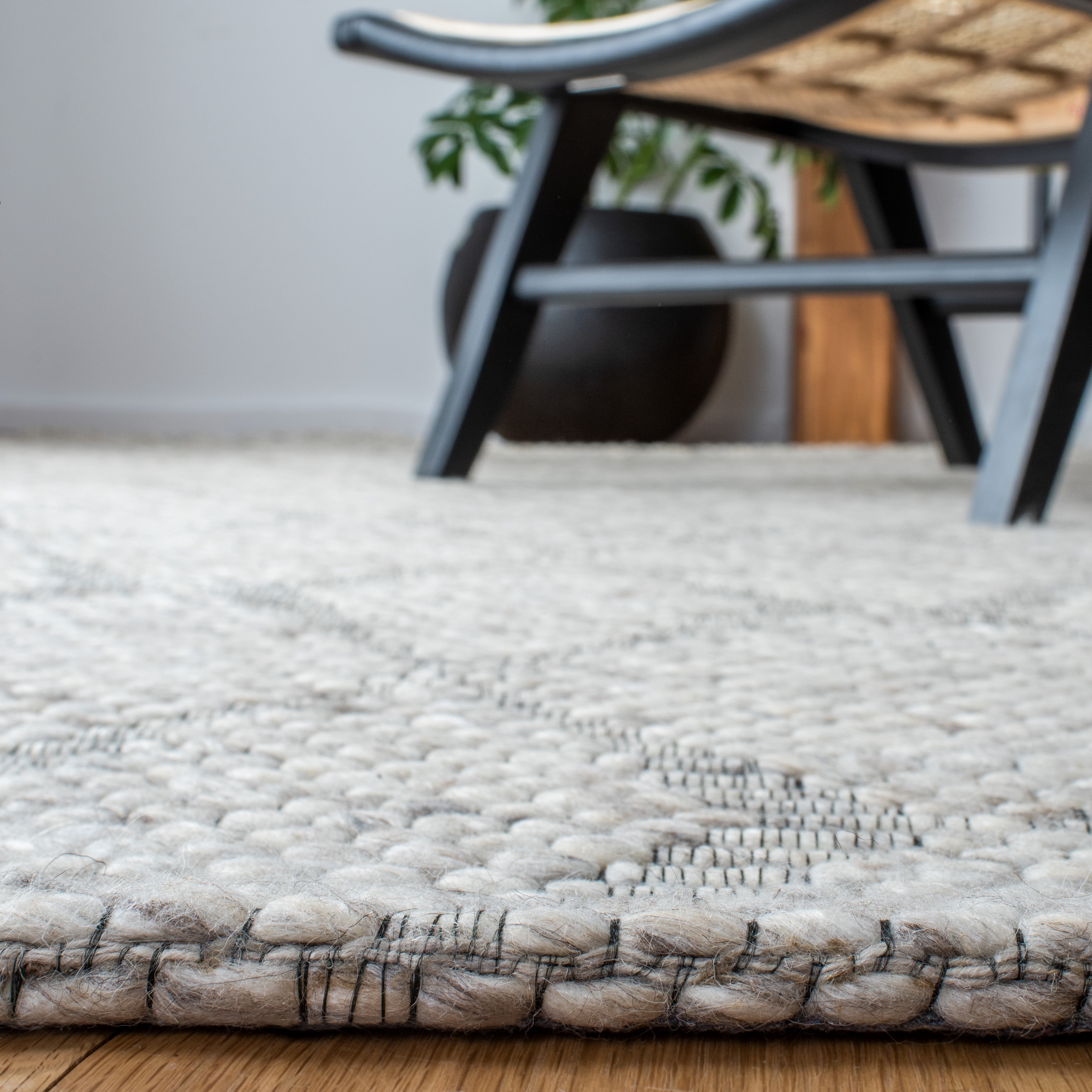 SAFAVIEH Marbella Aria Diamond Area Rug, Beige, 6' x 9'