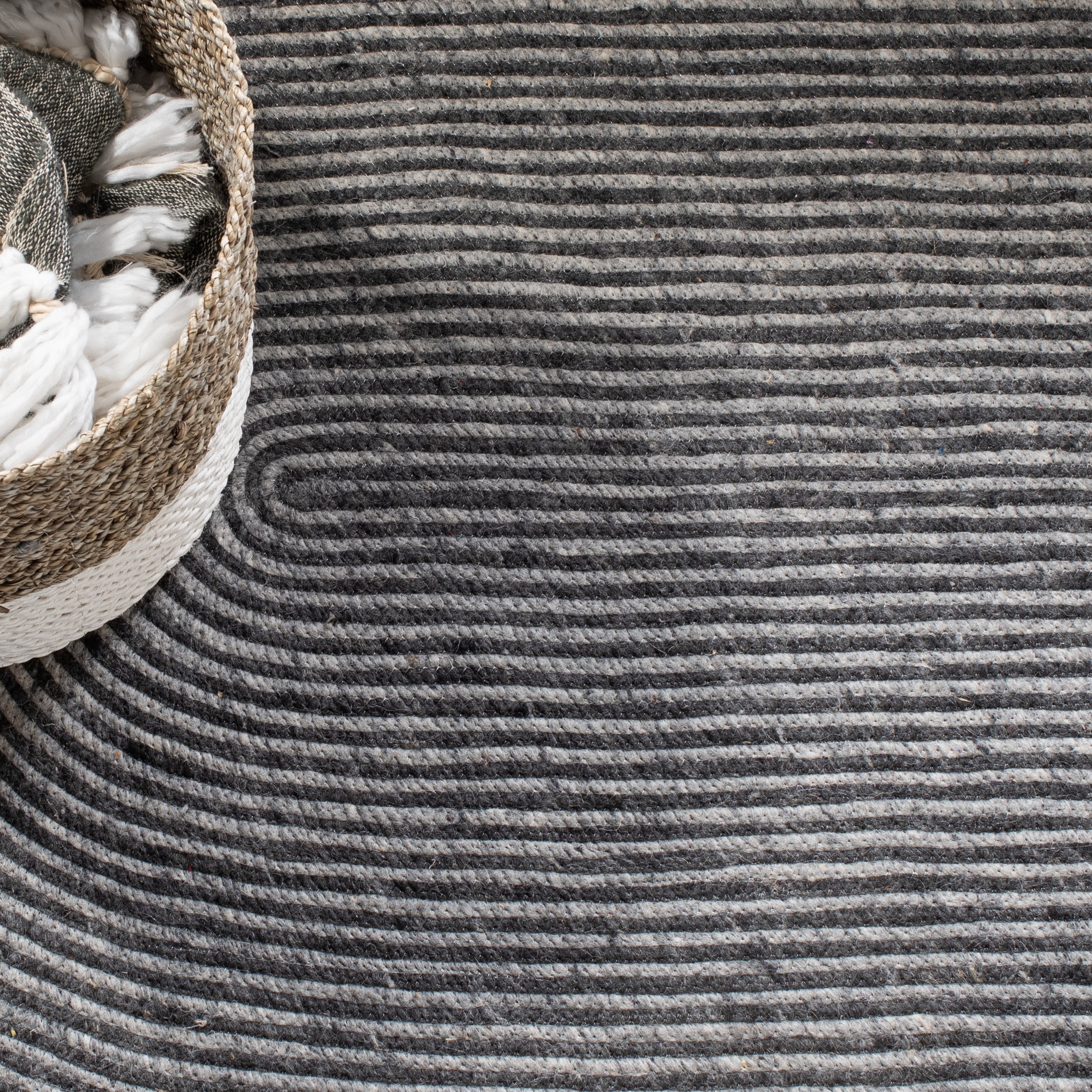 SAFAVIEH Braided Lars Geometric Reversible Area Rug, Gray/Black, 7' x 7' Round