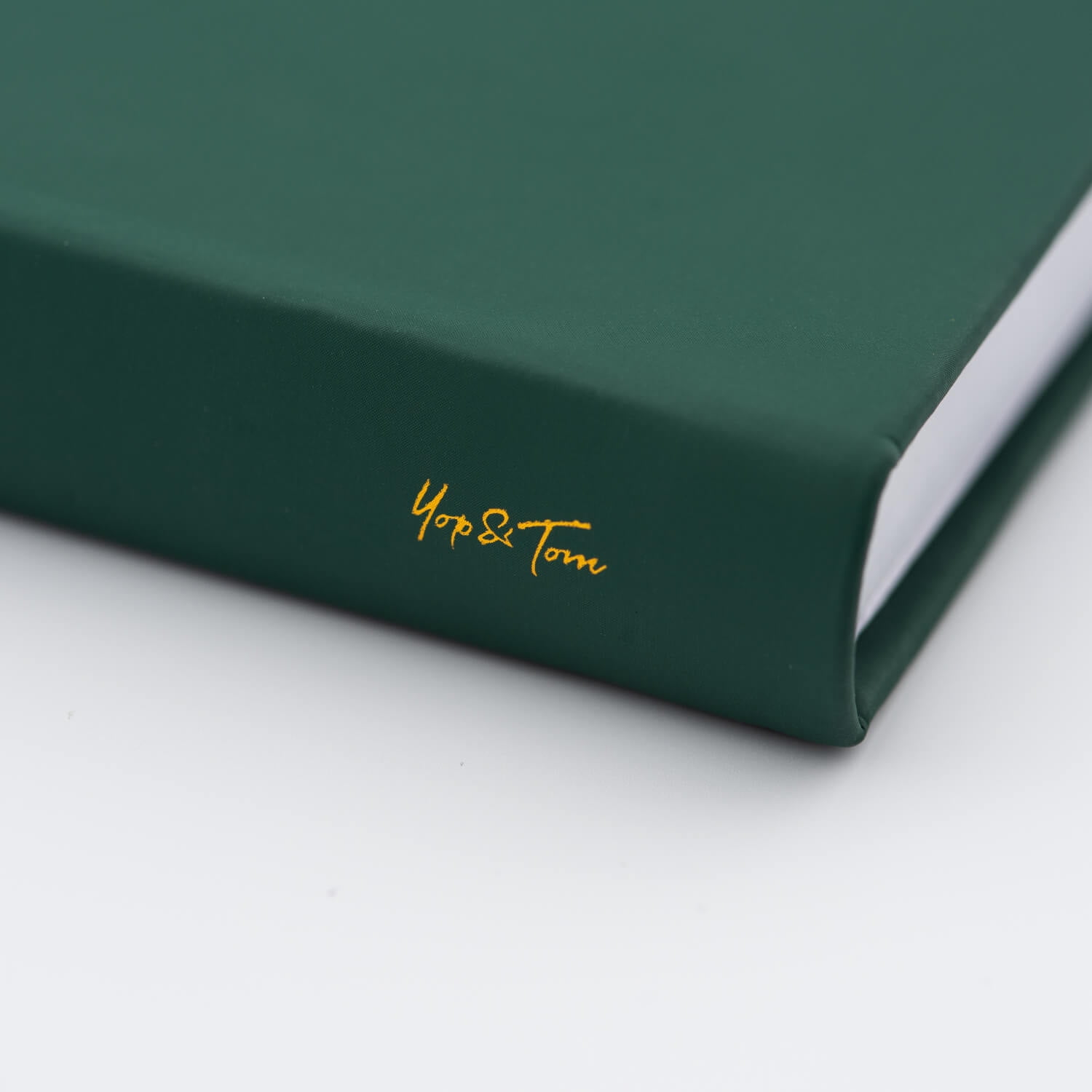 Yop & Tom - Bullet Dot Grid Journal Extra Thick Paper 160 GSM - Hardback A5 - Forest Green Humingbird