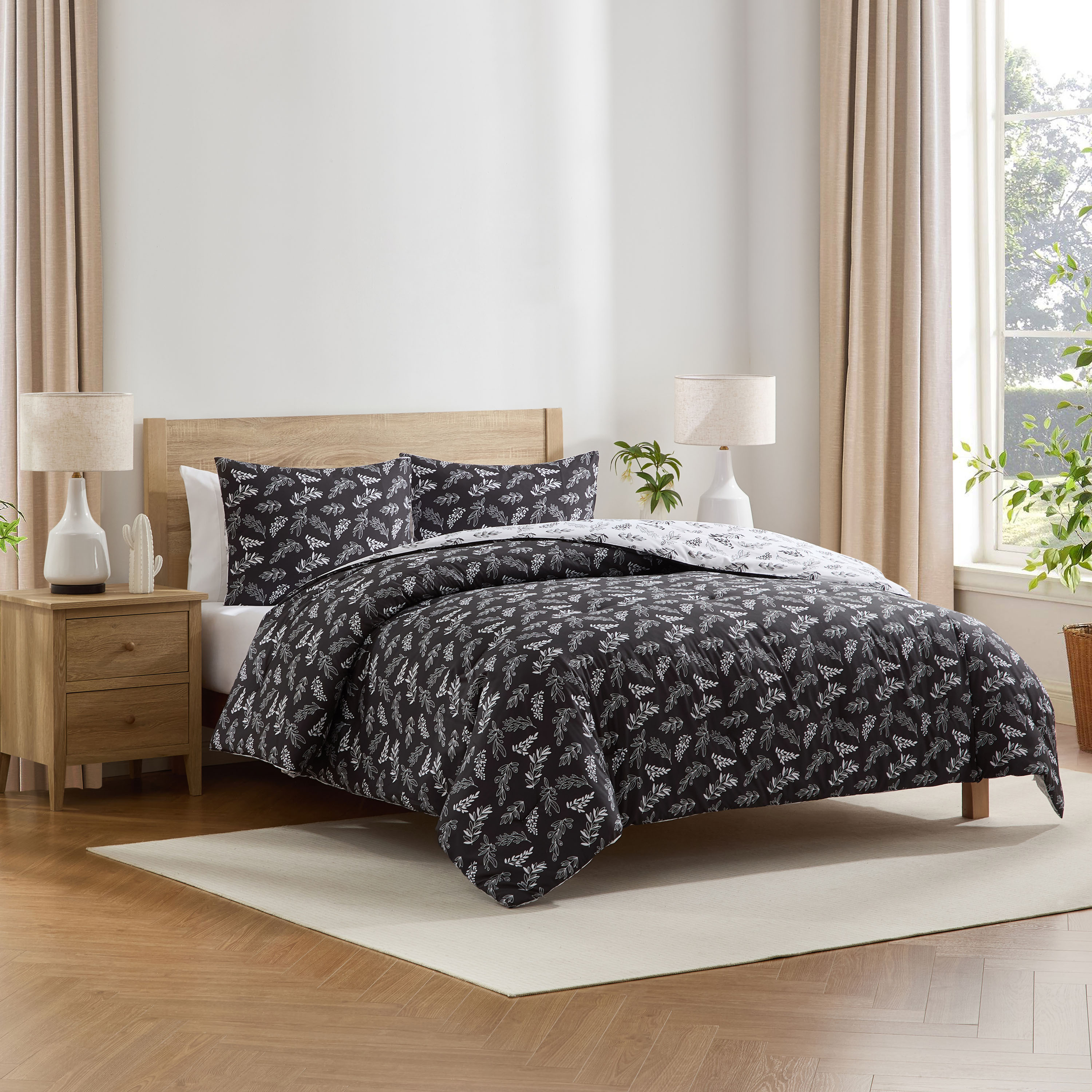 LammaLoe Queen comforter set, 3 Piece Botanical Bed in a Bag, Reversible Bedding Comforter Set with Sheets, Modern Bed Set, Jet Black/Optical White