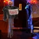 thumbnail image 4 of Decorar Lámpara colgante de inducción fantasma, decoración de calabaza embrujada de terror con letrero de advertencia Yulucky, 4 of 9