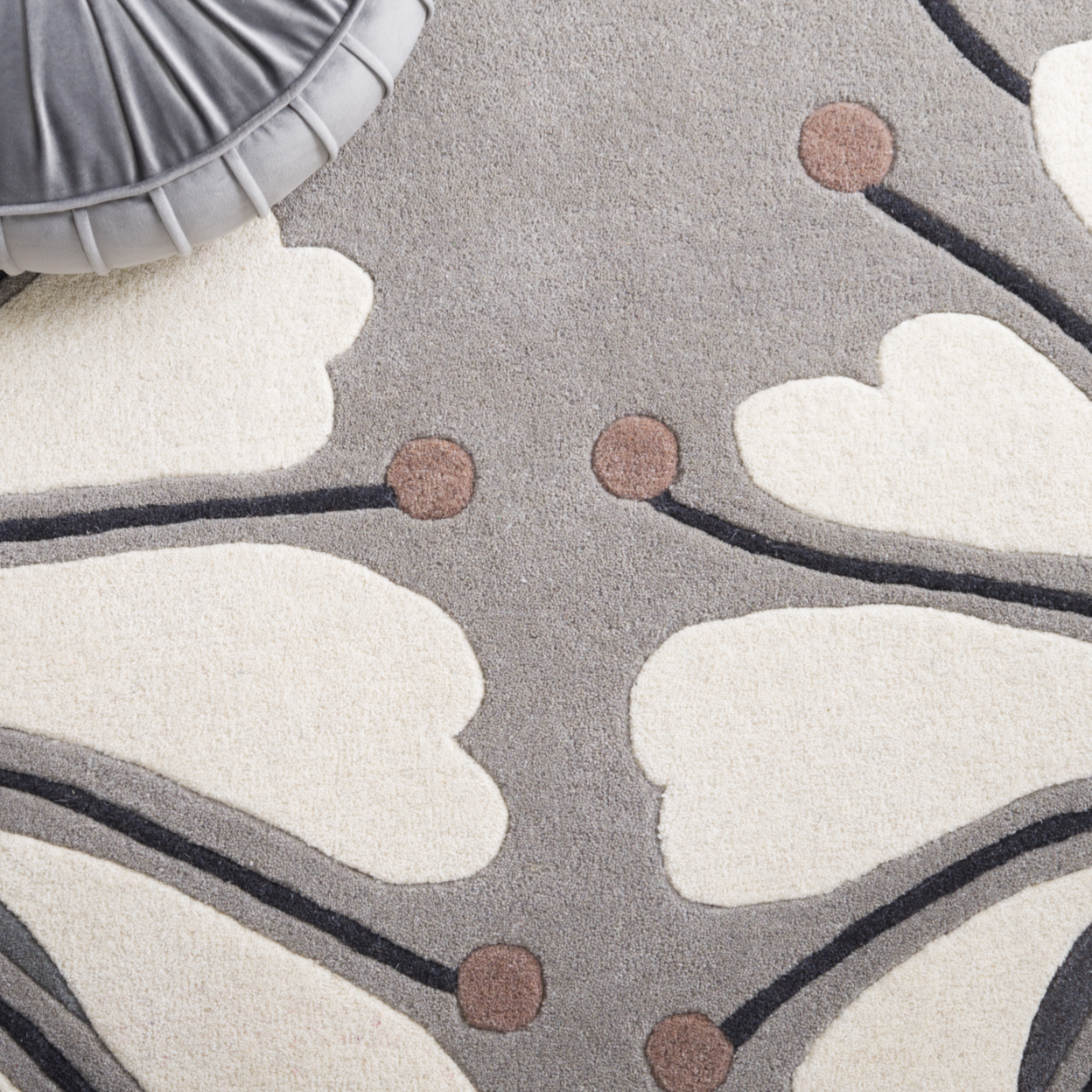 SAFAVIEH Soho Gibson Floral Area Rug, Grey/Ivory, 6' x 6' Round