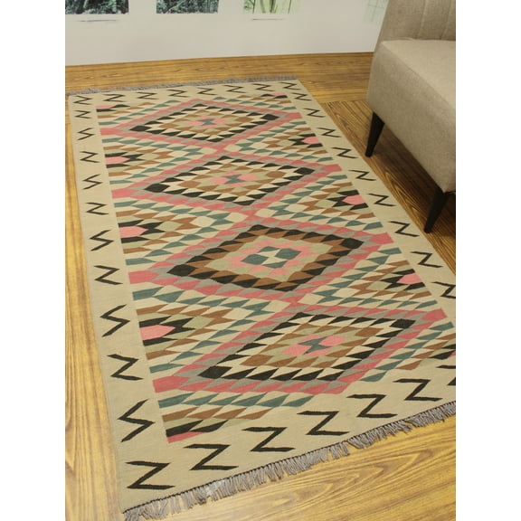 Winchester Angra Beige/Pink Rug, 4'1" x 6'4"