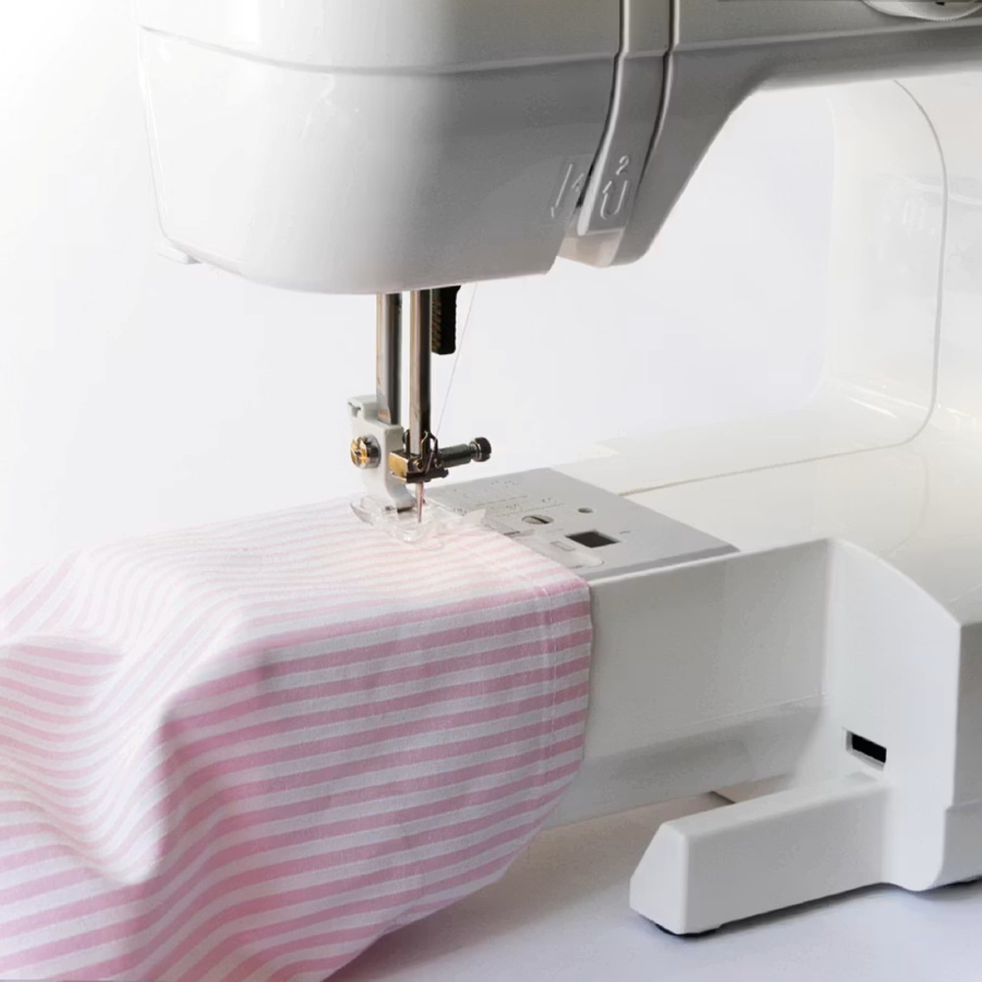 Elna eXplore 160 Mechanical Sewing Machine with 12 Build In Stitches & Free Arm