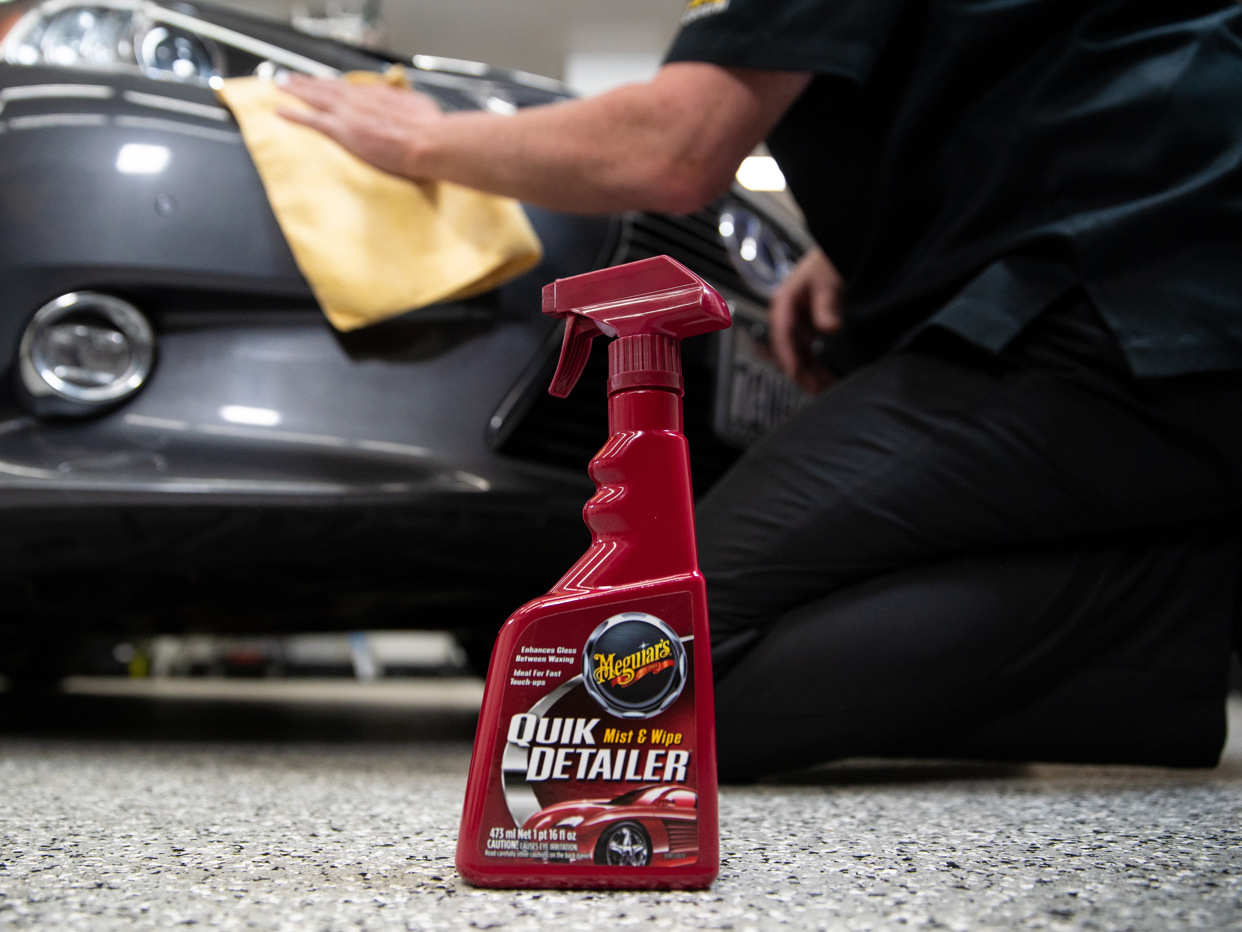  Meguiar's Quik Detailer, Mist & Wipe Car Detailing Spray, Clear  Light Contaminants and Boost Shine with a Quick Detailer Spray that Keeps  Paint and Wax Looking Like New, 32 oz. 