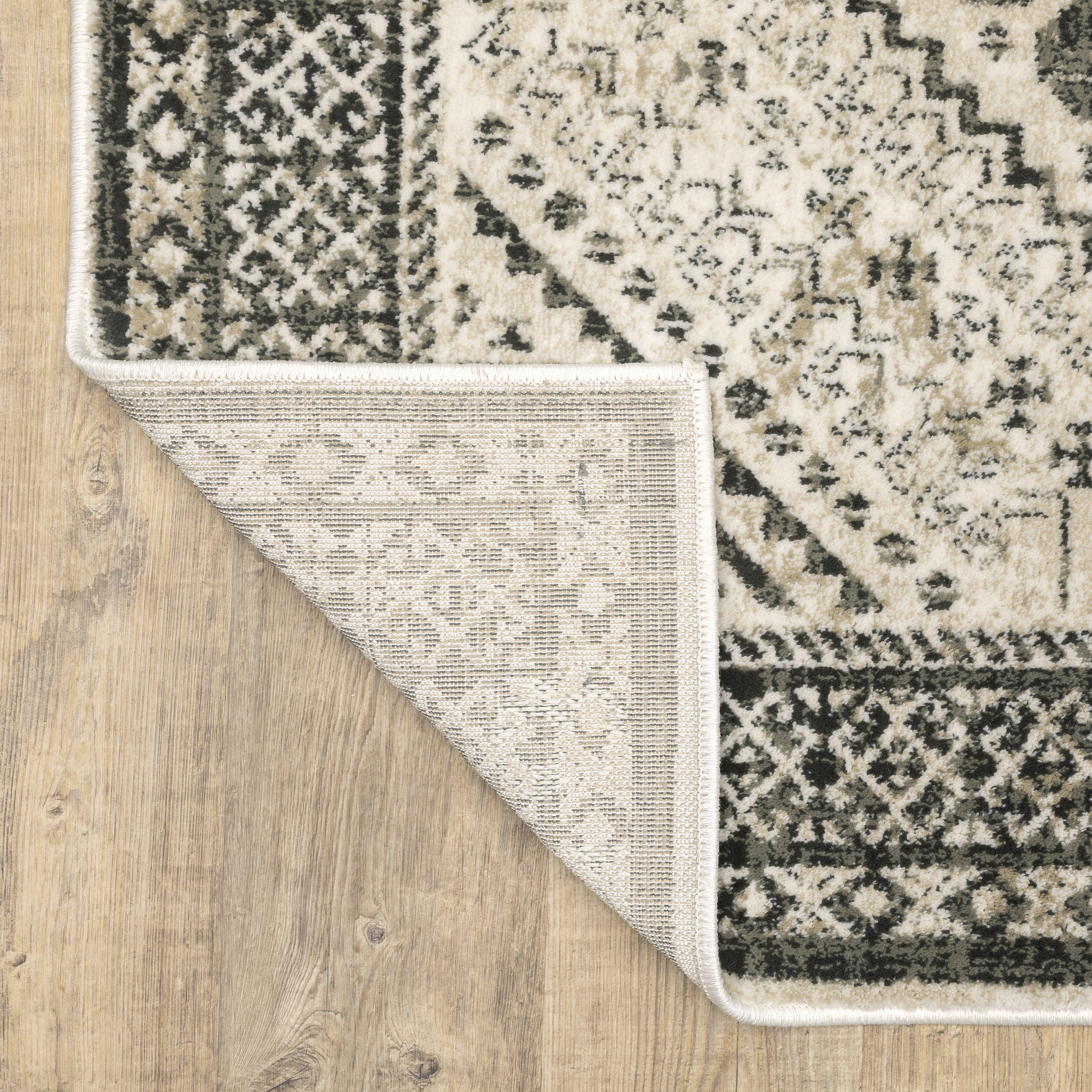 Avalon Home Gracie Traditional Medallion Area Rug, 7'10" X 10', Ivory/ Gray