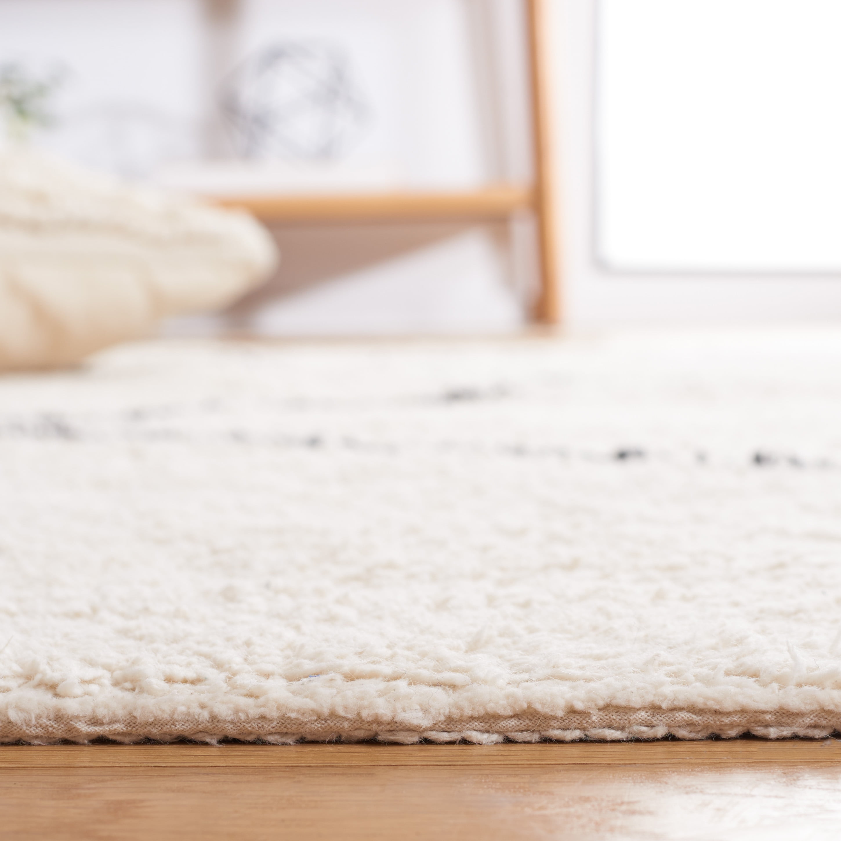 SAFAVIEH Easy Care Myrtle Cross Area Rug, 3' x 5', Ivory/Black
