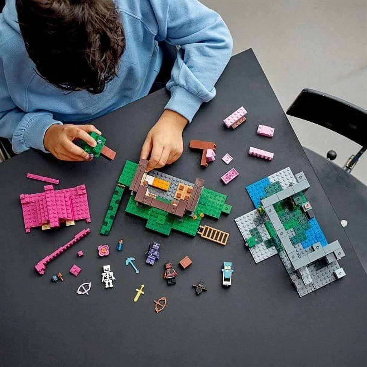 LEGO Minecraft Training Ground Interlocking Block Building Set, 537 Count