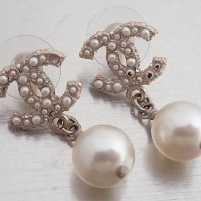 CHANEL Pearl CC Earrings Gold  Pearl earrings vintage, White gold