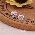 thumbnail image 3 of Pendientes de botón para estudiantes femeninas, estilo coreano, personalidad simple, temperamento, lindas joyas para las orejas antialérgicas, pendientes de moda que combinan con todo, 3 of 5