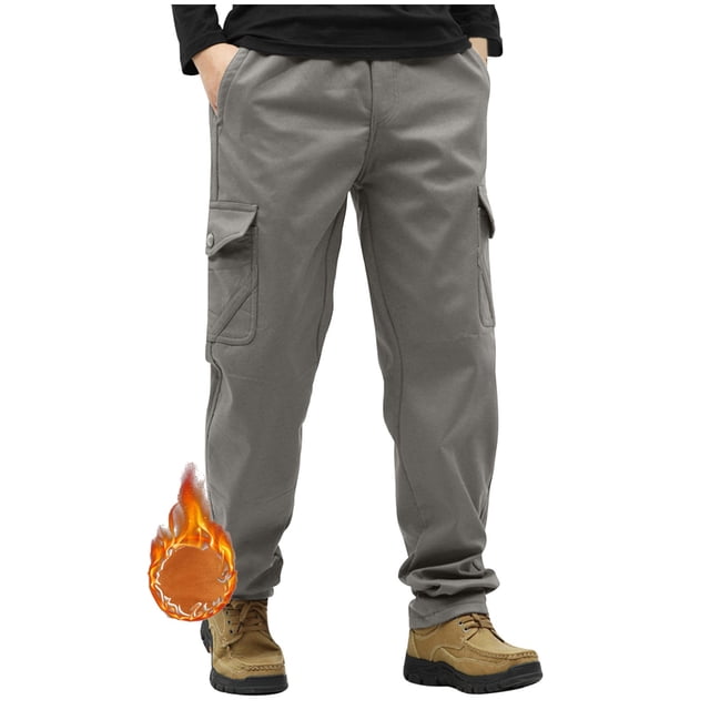 pantalones largos de felpa para hombre, pantalones casuales cálidos, pantalones gruesos de gran tamaño, pantalones holgados para hombre, pantalones para hombre gris; vista frontal centrada de XXL con cintura elástica y cordón ajustable, tejido exterior liso gris, forro de lana felpada gruesa, dos bolsillos inclinados y bolsillos cargo con solapa en los muslos, puños rectos y pernera de corte recto, modelo con manos en bolsillos y calzado casual; adecuados para uso diario, jogging y actividades al aire libre, talla XXL (cintura 87 cm, largo 104 cm).