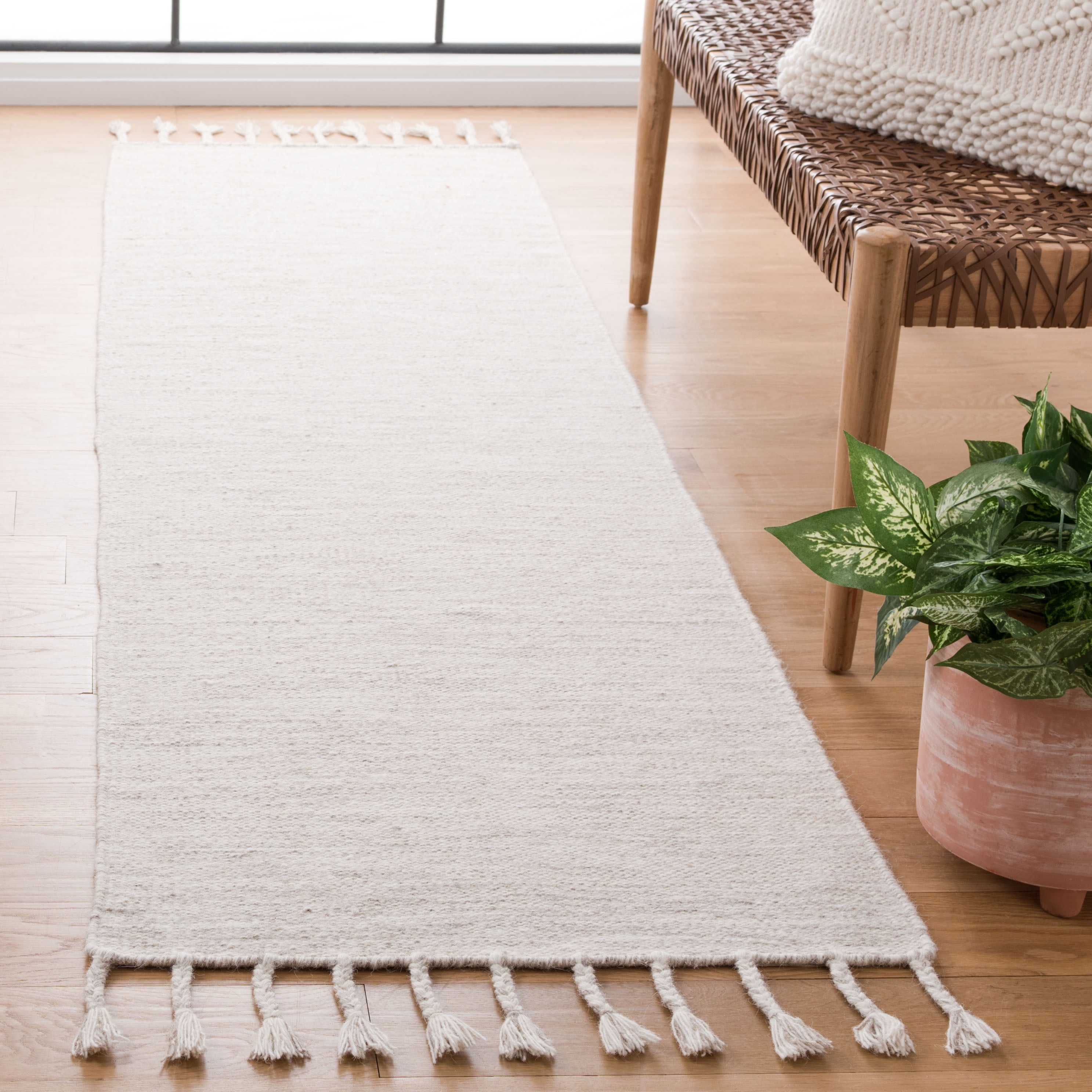 SAFAVIEH Dhurries Ksenija Solid Wool Runner Rug, Beige, 2'3" x 8'