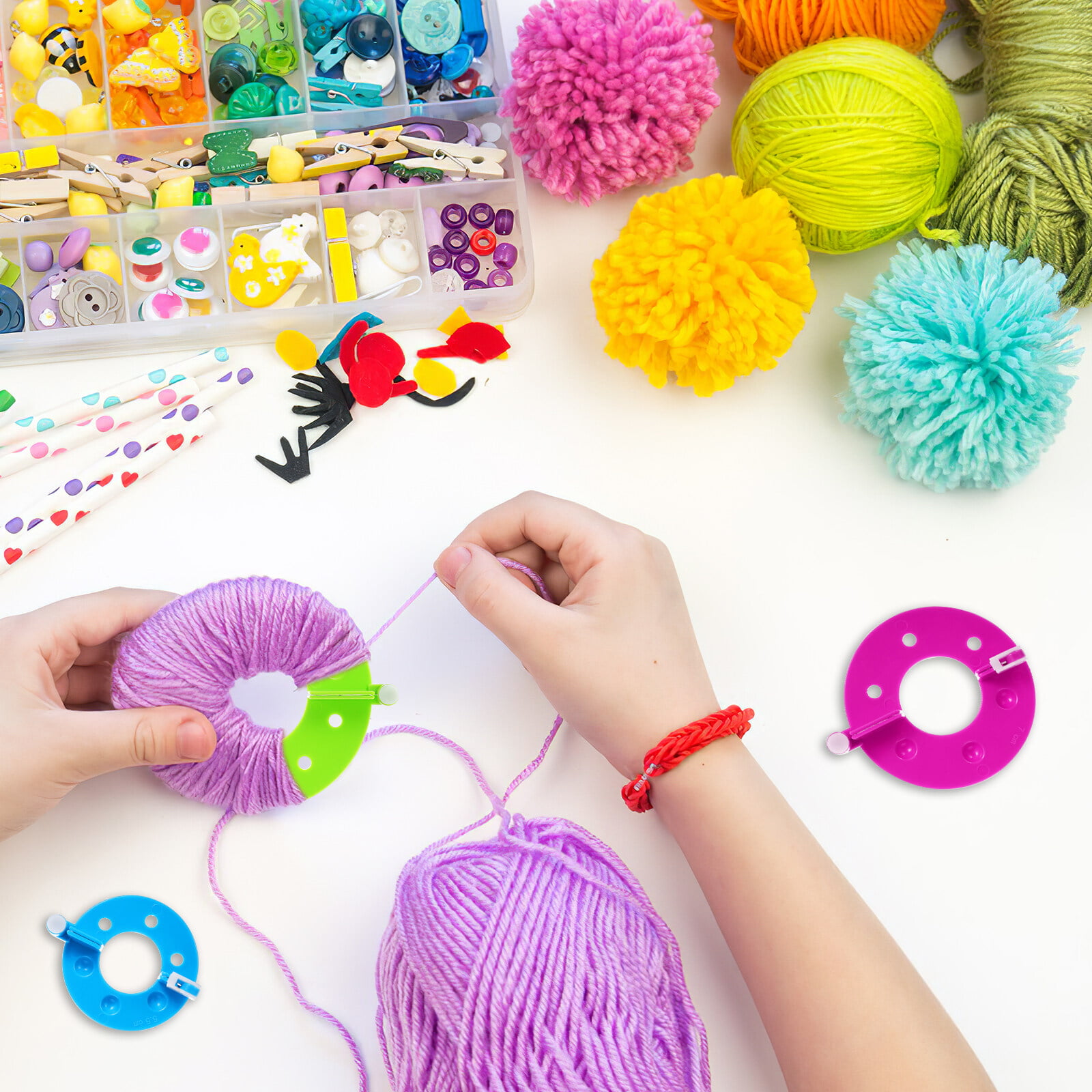 Foxnovo 8pcs 4 Sizes Essential Pompom Maker Fluff Ball DIY Needle Craft  Tool Kit (Random Color) 