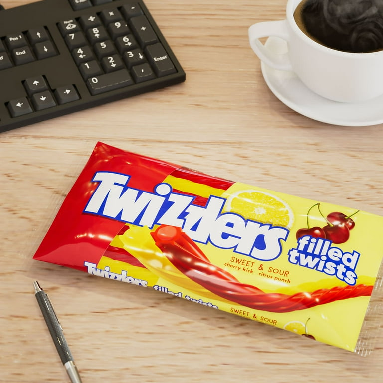 限定Twit One-Sweet Leaves And Bitter Pills Twizzlers Filled Twists Candy, Fruit Flavored Licorice, Pink
