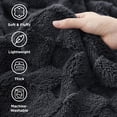 thumbnail image 3 of Manta Bedsure de forro polar gris oscuro a cuadros, 130 x 150 cm, 3 of 6