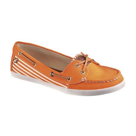 tying boat shoes