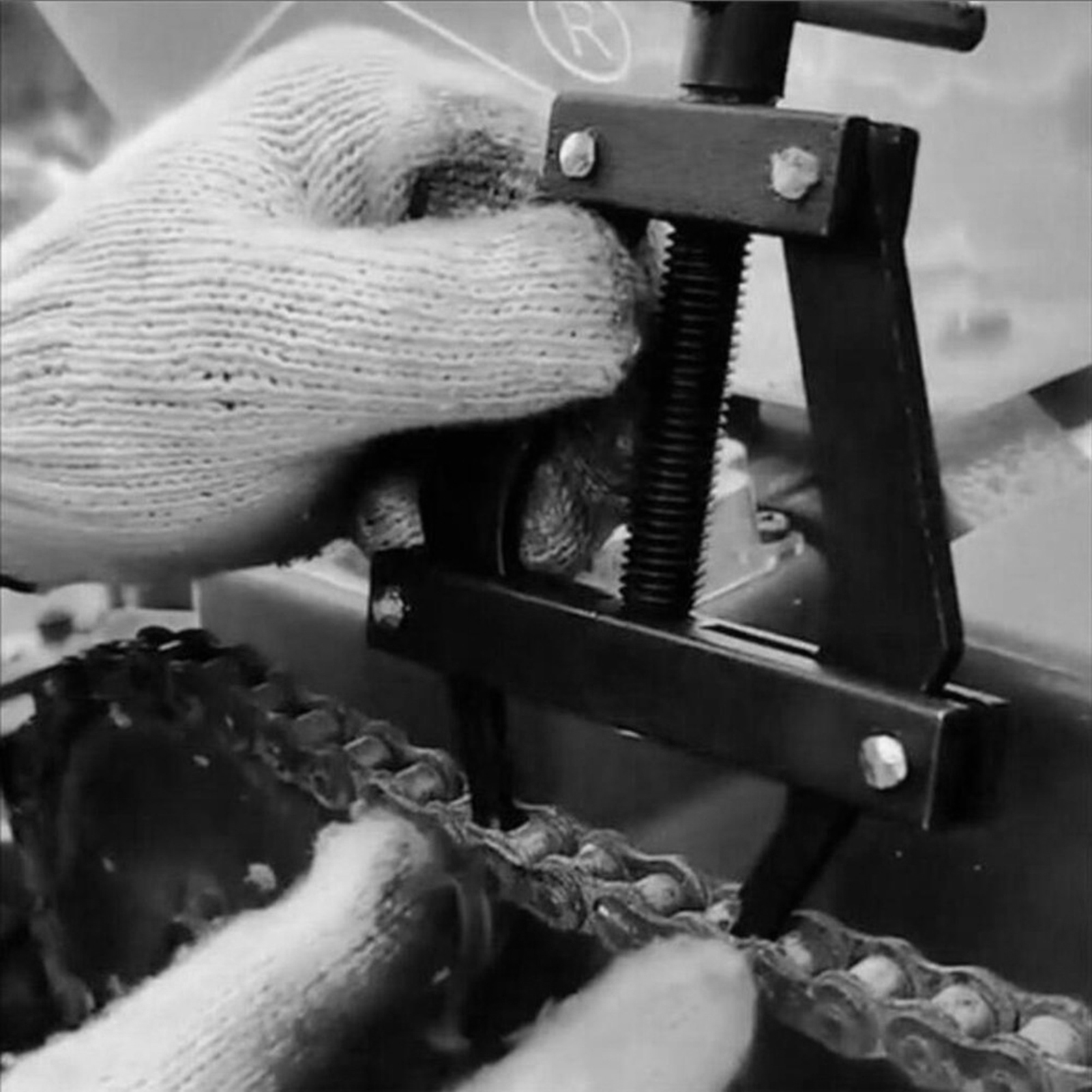 entiwalm Roller Chain Breaker Tool Motorcycle Chain Connecting Puller Tool