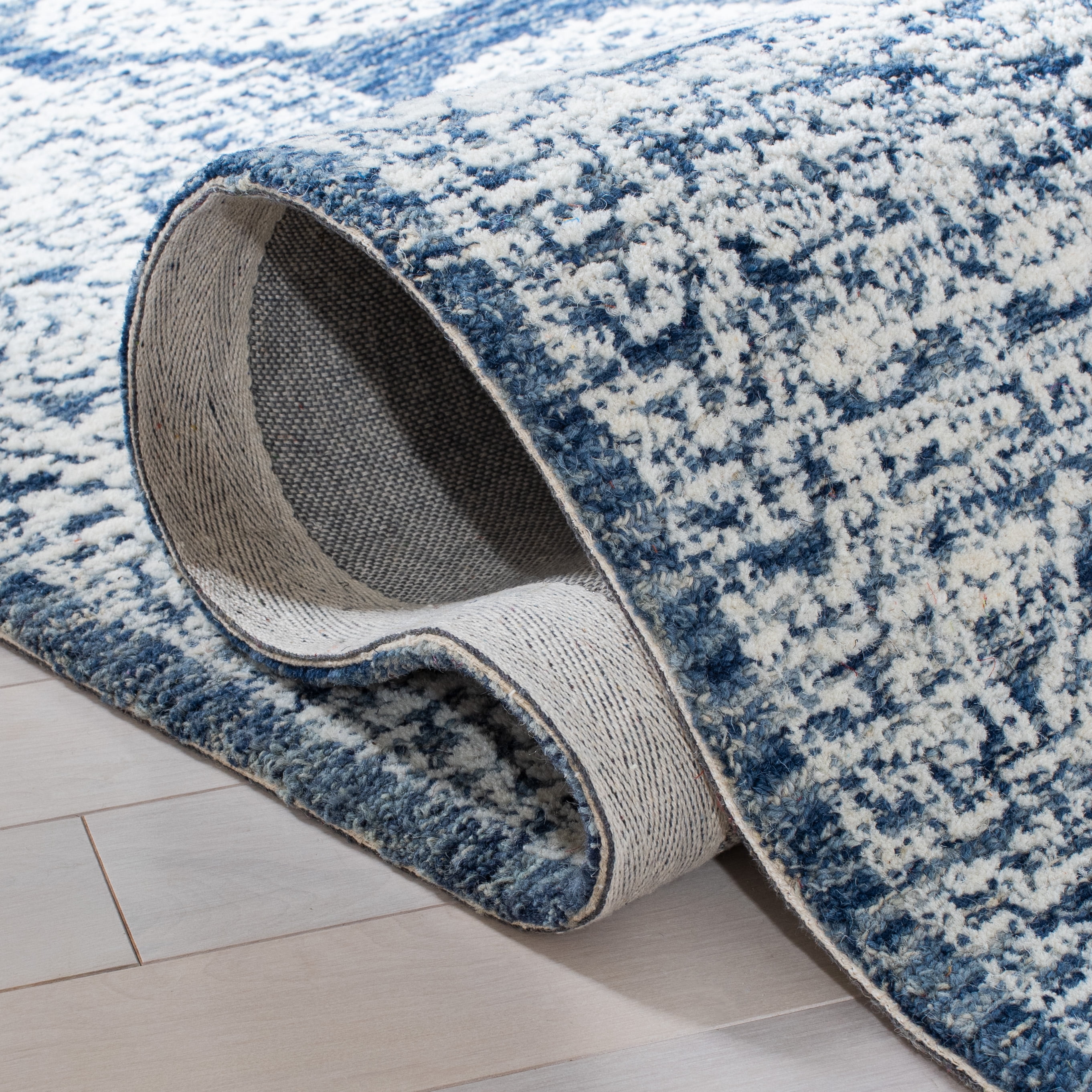 SAFAVIEH Metro Leontyne Geometric Area Rug, Natural/Blue, 6' x 6' Square