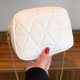 thumbnail image 4 of Bolsa De Hombro Bolso de mensajero a cuadros Cadena de moda Bolsas de hombro cuadradas pequeñas para el trabajo (Blanco), 4 of 8