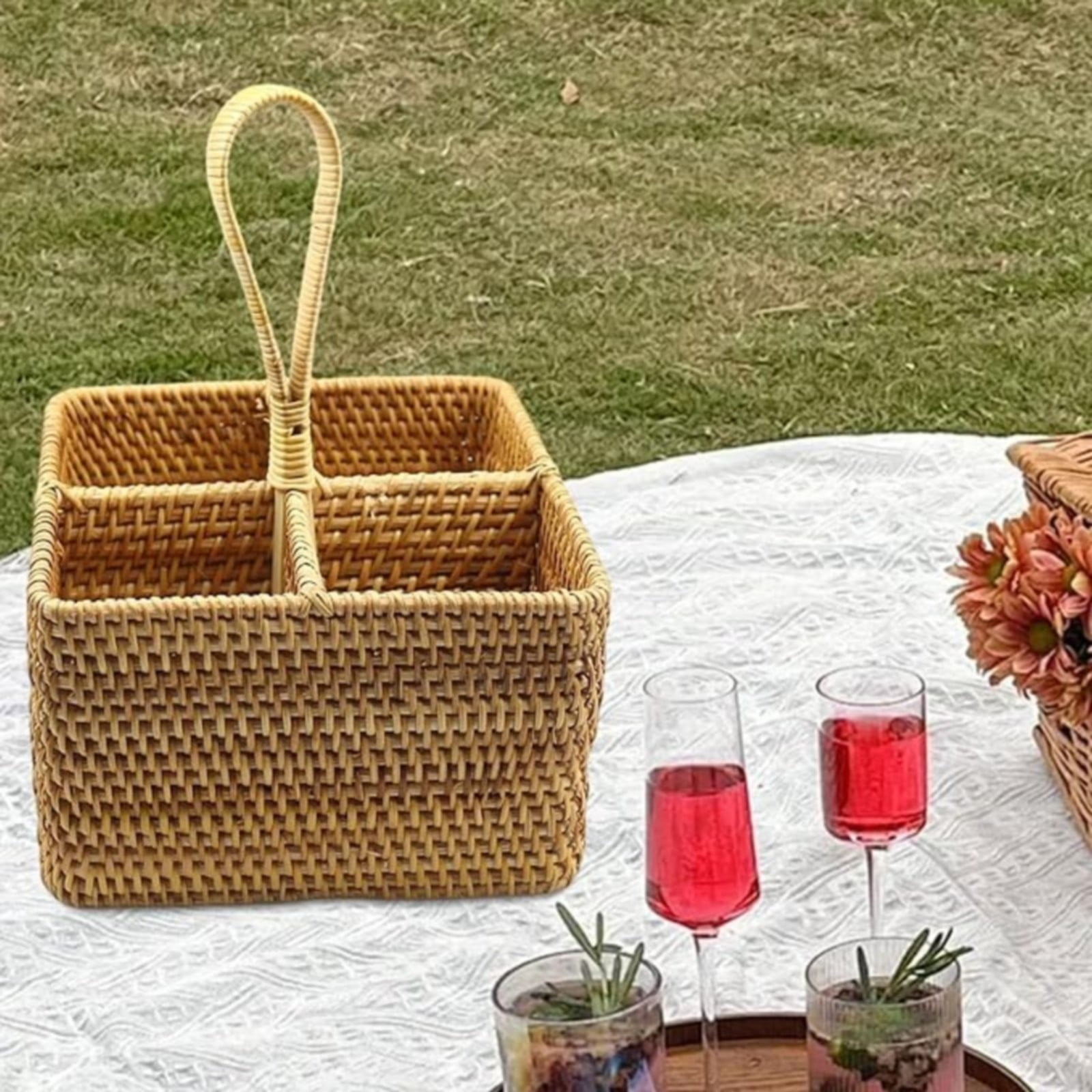 Natural Wicker Utensil Caddy with Built-in Handles，Wicker Silverware Caddy with 4 Compartments，Spoon Cutlery Holder Utensils Organizer，Condiment Organizer Silverware Holder(7.09 * 5.12 inch)