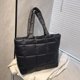 thumbnail image 4 of Bolso Mano para Mujer Nailon Acolchado Viajes Compras, 4 of 9