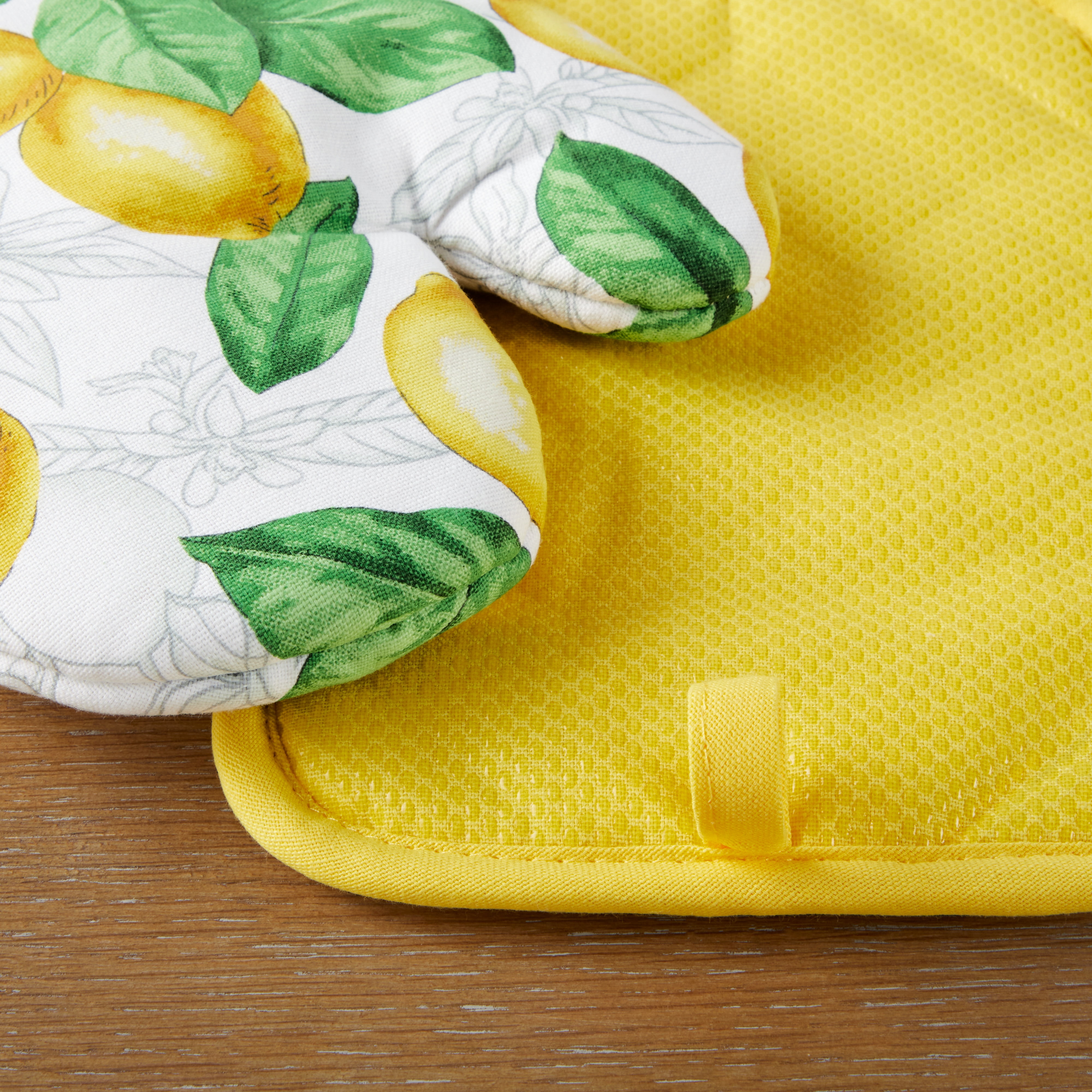 Martha Stewart Lots of Lemons Modern Kitchen Towel, Oven Mitt & Potholder Set 4-Pack, White-Yellow, 2KT: 16"x28", OM: 7"x13", PH: 7"x10"