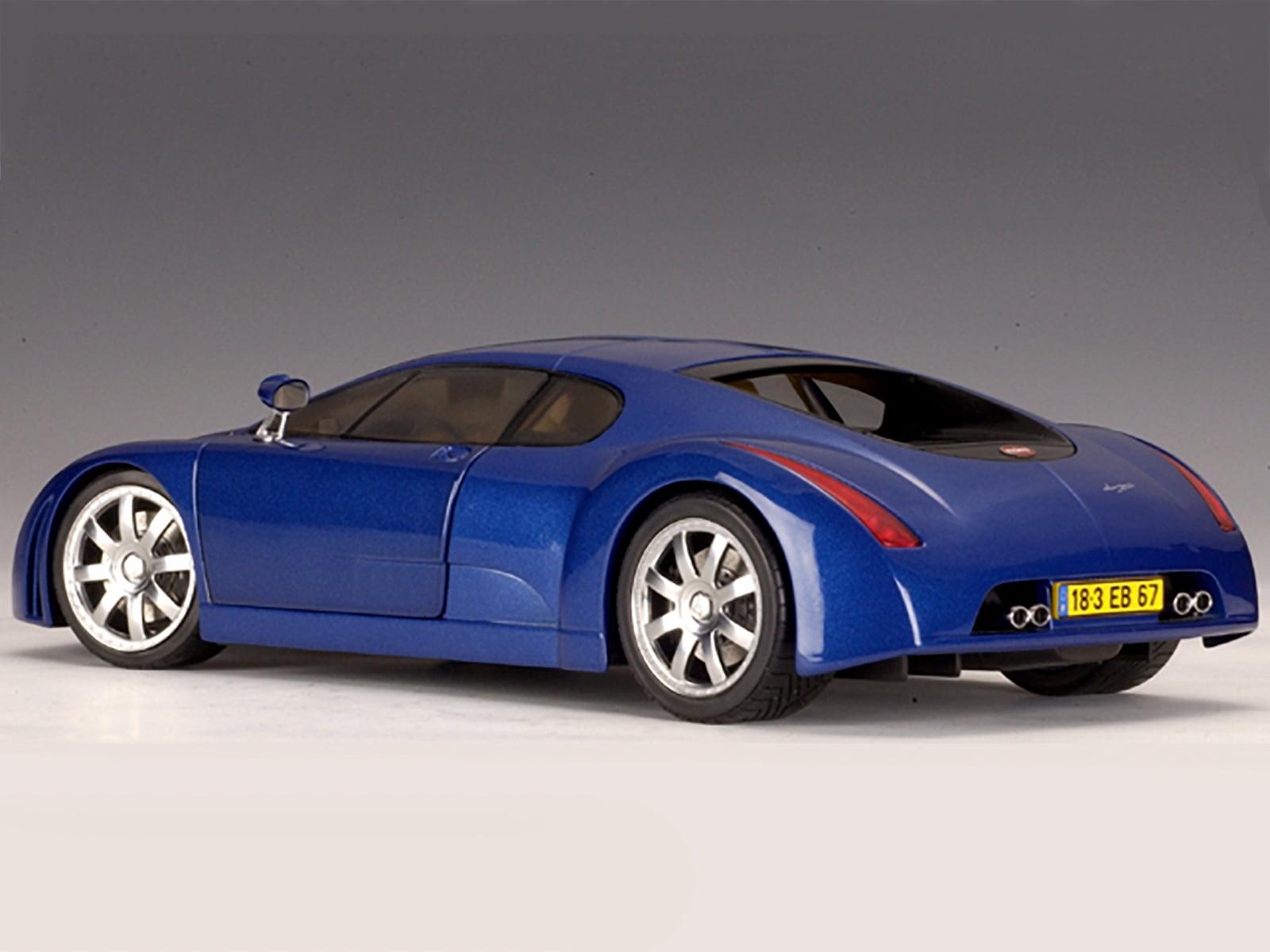 ミニカー autoart 1/18 Bugatti Chiron 1:18 Bugatti Chiron by Autoart Review - YouTube