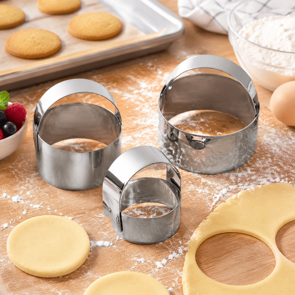 3 Pcs Round Cookie Cutter Set, Stainless Steel Circle Biscuit Cutters with Handle, Multi-Size Pastry Molds for Baking, Donuts, Sandwiches & Cookies