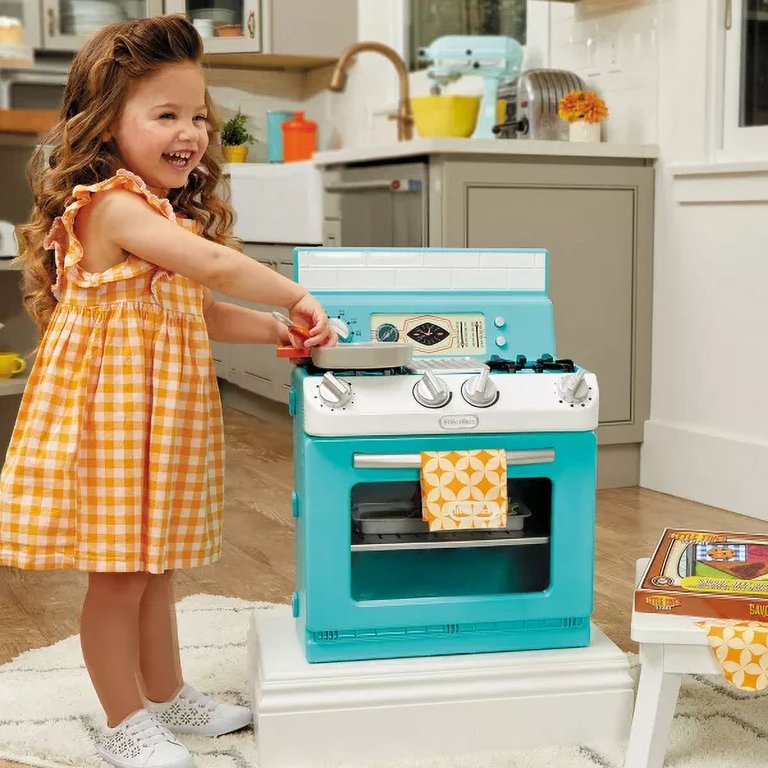 Little Tikes Retro '50s Inspired Oven Realistic Pretend Play