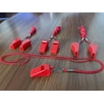 thumbnail image 4 of Pack de 20 Silbatos Plásticos de Alta Potencia con Cordón, para Árbitros, Entrenadores, Emergencias y Deportes (Fútbol, Baloncesto), 4 of 6